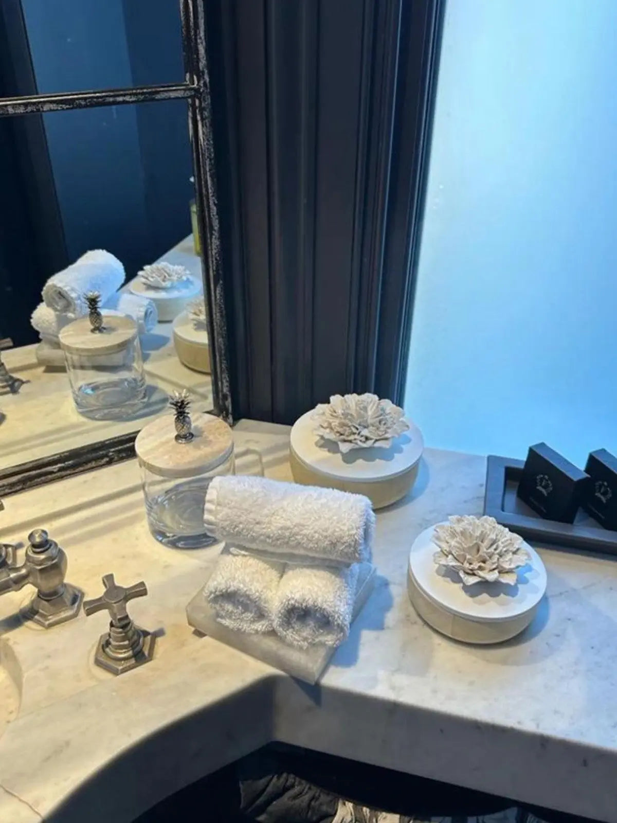 Small White Petal Box Objet Luxe
